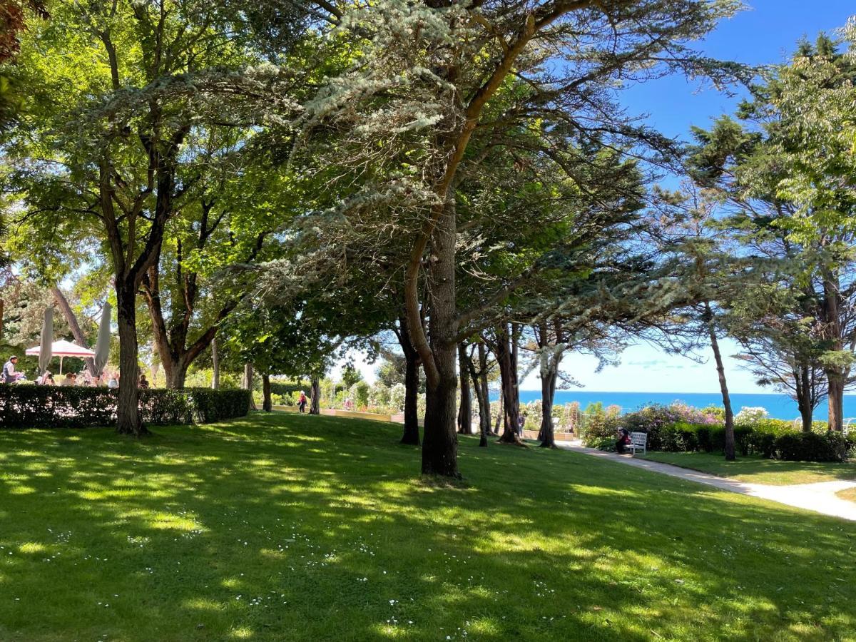Chez Bea Bed & Breakfast Granville Bagian luar foto